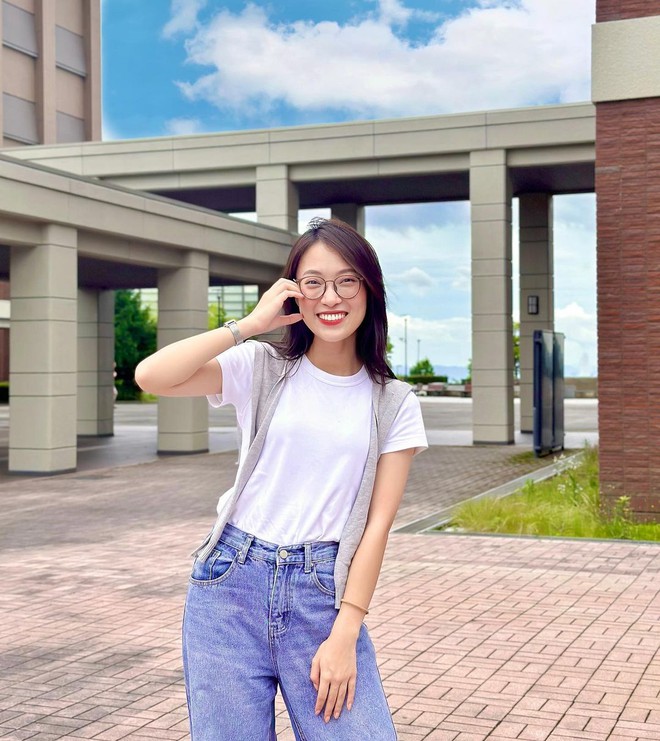 Kiếm tiền rõ đỉnh nhưng Khánh Vy chỉ chuộng sắm váy áo bình dân: Đa phần là local brand Việt- Ảnh 11. Kiếm tiền rõ đỉnh nhưng Khánh Vy chỉ chuộng sắm váy áo bình dân: Đa phần là local brand Việt- Ảnh 11.