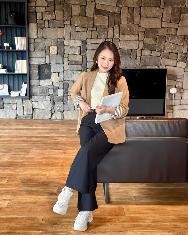 Kiếm tiền rõ đỉnh nhưng Khánh Vy chỉ chuộng sắm váy áo bình dân: Đa phần là local brand Việt- Ảnh 1. Kiếm tiền rõ đỉnh nhưng Khánh Vy chỉ chuộng sắm váy áo bình dân: Đa phần là local brand Việt- Ảnh 1.