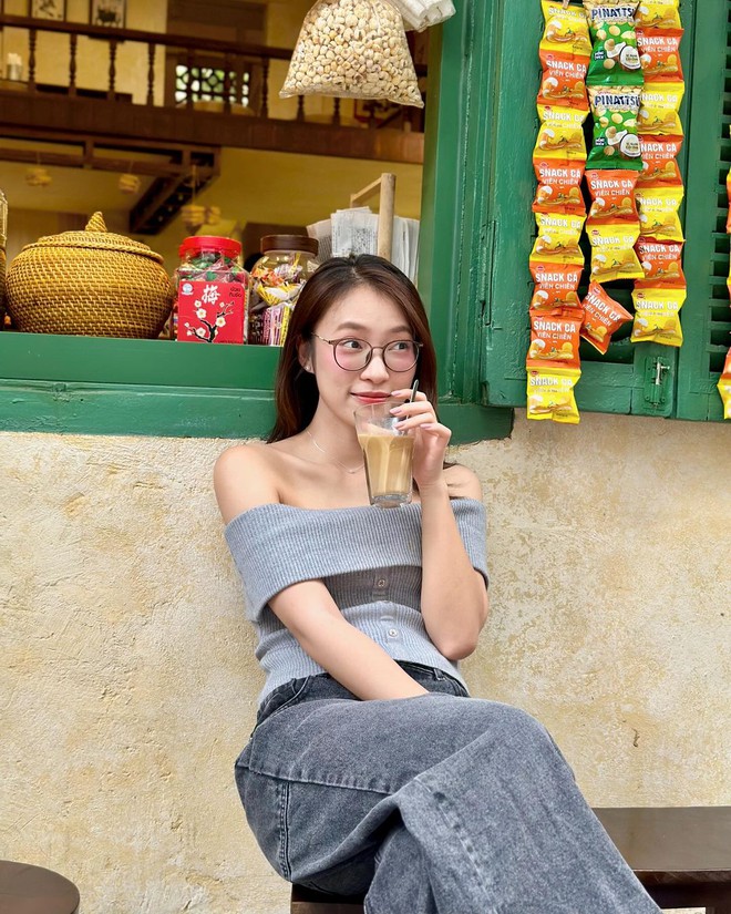 Kiếm tiền rõ đỉnh nhưng Khánh Vy chỉ chuộng sắm váy áo bình dân: Đa phần là local brand Việt- Ảnh 4. Kiếm tiền rõ đỉnh nhưng Khánh Vy chỉ chuộng sắm váy áo bình dân: Đa phần là local brand Việt- Ảnh 4.