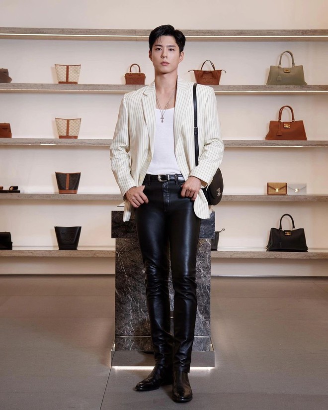 Trùng hợp: Cha Eun Woo hay Park Bo Gum cùng bị chê style ăn mặc- Ảnh 14. Trùng hợp: Cha Eun Woo hay Park Bo Gum cùng bị chê style ăn mặc- Ảnh 14.