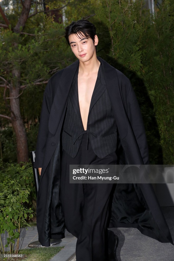 Trùng hợp: Cha Eun Woo hay Park Bo Gum cùng bị chê style ăn mặc- Ảnh 6. Trùng hợp: Cha Eun Woo hay Park Bo Gum cùng bị chê style ăn mặc- Ảnh 6.