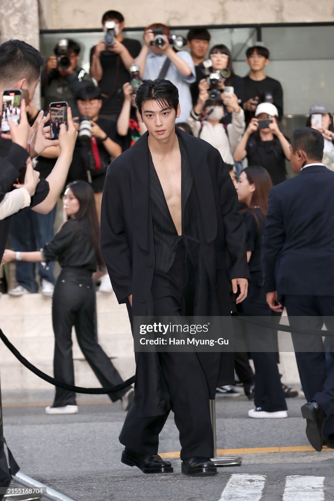 Trùng hợp: Cha Eun Woo hay Park Bo Gum cùng bị chê style ăn mặc- Ảnh 7. Trùng hợp: Cha Eun Woo hay Park Bo Gum cùng bị chê style ăn mặc- Ảnh 7.