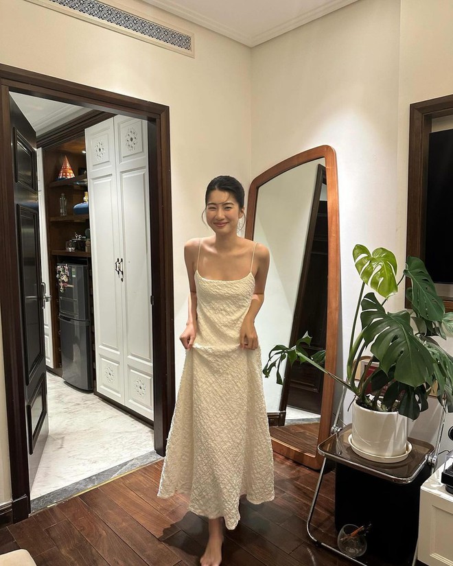 Tủ đồ của Hà Thi: Nàng thơ có “vibe” trong trẻo như tình đầu, mặc đơn giản nhưng ai cũng muốn mua theo- Ảnh 9. Tủ đồ của Hà Thi: Nàng thơ có “vibe” trong trẻo như tình đầu, mặc đơn giản nhưng ai cũng muốn mua theo- Ảnh 9.