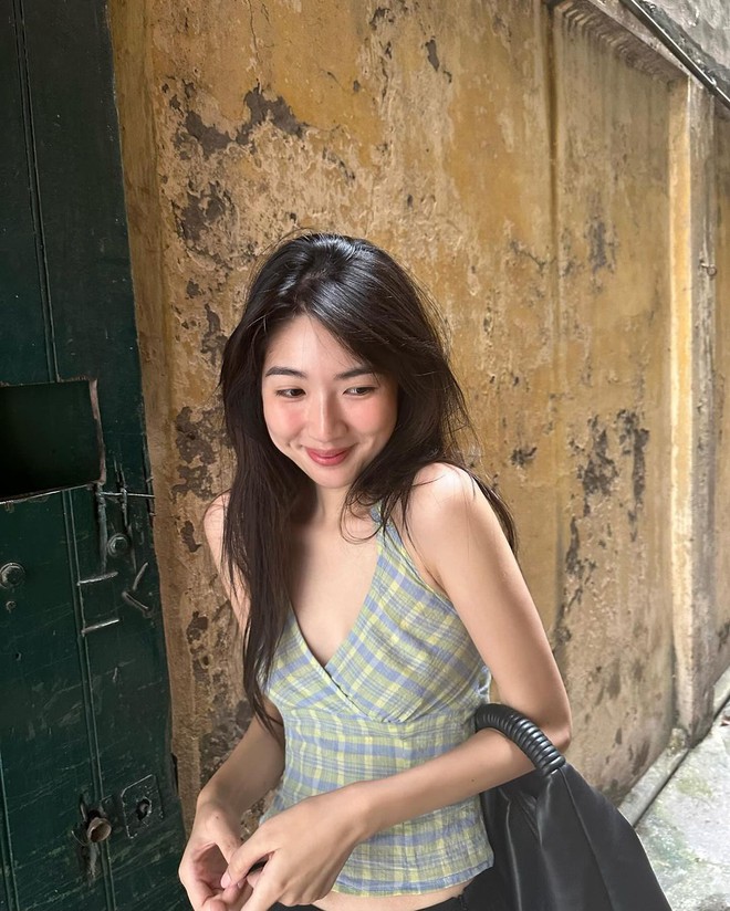 Tủ đồ của Hà Thi: Nàng thơ có “vibe” trong trẻo như tình đầu, mặc đơn giản nhưng ai cũng muốn mua theo- Ảnh 8. Tủ đồ của Hà Thi: Nàng thơ có “vibe” trong trẻo như tình đầu, mặc đơn giản nhưng ai cũng muốn mua theo- Ảnh 8.