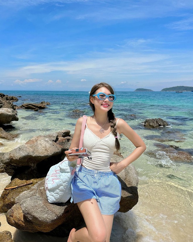Gái xinh đi biển nhất định phải đeo món phụ kiện vừa rẻ, vừa sành điệu lại hợp "summer vibes"!- Ảnh 15. Gái xinh đi biển nhất định phải đeo món phụ kiện vừa rẻ, vừa sành điệu lại hợp "summer vibes"!- Ảnh 15.