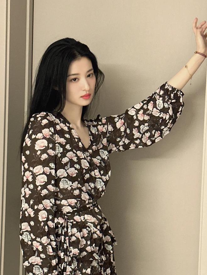 "Bản sao Lưu Diệc Phi" visual đã đẹp xuất sắc, ngắm style đời thường lại càng u mê- Ảnh 11.