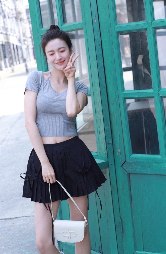 "Bản sao Lưu Diệc Phi" visual đã đẹp xuất sắc, ngắm style đời thường lại càng u mê- Ảnh 18.