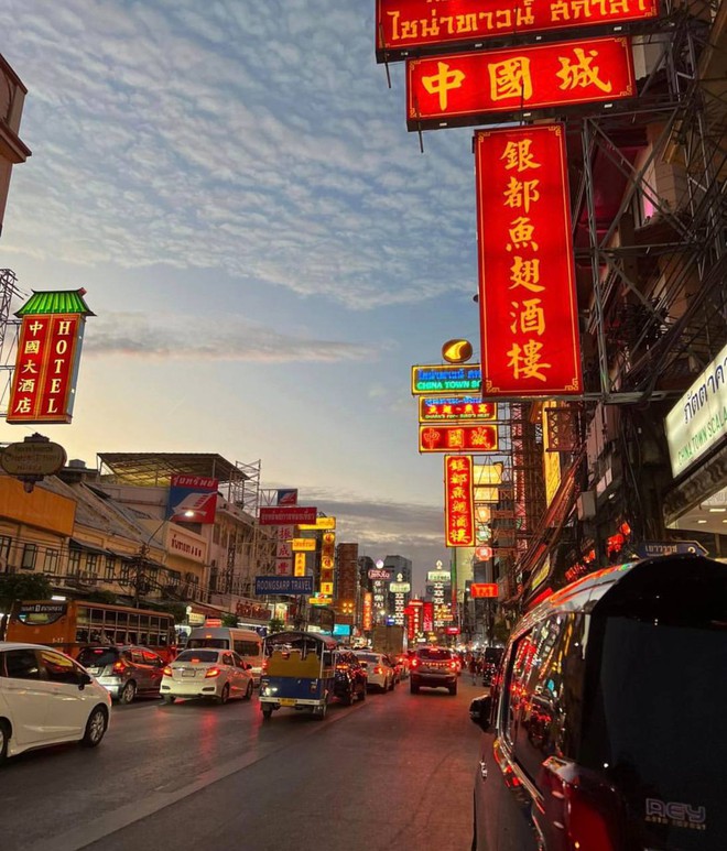 Hội ghiền đi Thái phát sốt với nơi quay MV của Lisa, đến nỗi phải than khổ “bộ chưa đủ đông hay sao!”- Ảnh 6. Hội ghiền đi Thái phát sốt với nơi quay MV của Lisa, đến nỗi phải than khổ “bộ chưa đủ đông hay sao!”- Ảnh 6.