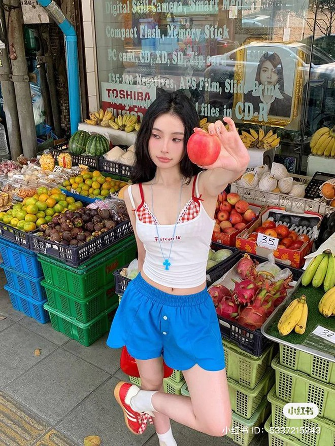 "Chiến thần" Hà Linh review mẫu áo hot TikTok: Chê tả tơi, mặc phát ngượng!- Ảnh 3.