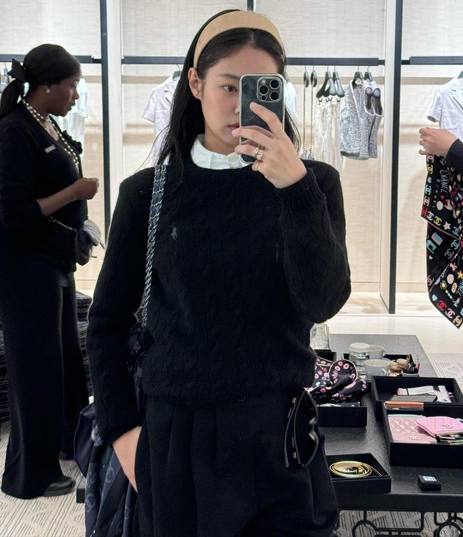 Jennie vẫn nghiện túi “bánh sừng bò” lắm, còn rủ cả Jisoo mê cùng!- Ảnh 7.