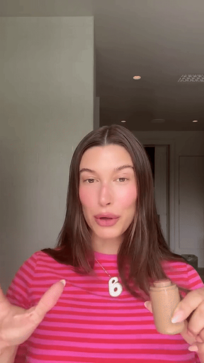 Mỹ phẩm của "IT-girl" Hailey Bieber lại "gây sốt": Thỏi má hồng kiêm son hơn 600k có đáng mua?- Ảnh 2.