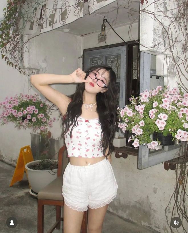 Bloomer shorts quá đỗi "hot", ngắm gái xinh từ Á sang Âu diện mà phát cuồng- Ảnh 16.