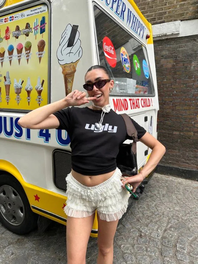 Bloomer shorts quá đỗi "hot", ngắm gái xinh từ Á sang Âu diện mà phát cuồng- Ảnh 9.