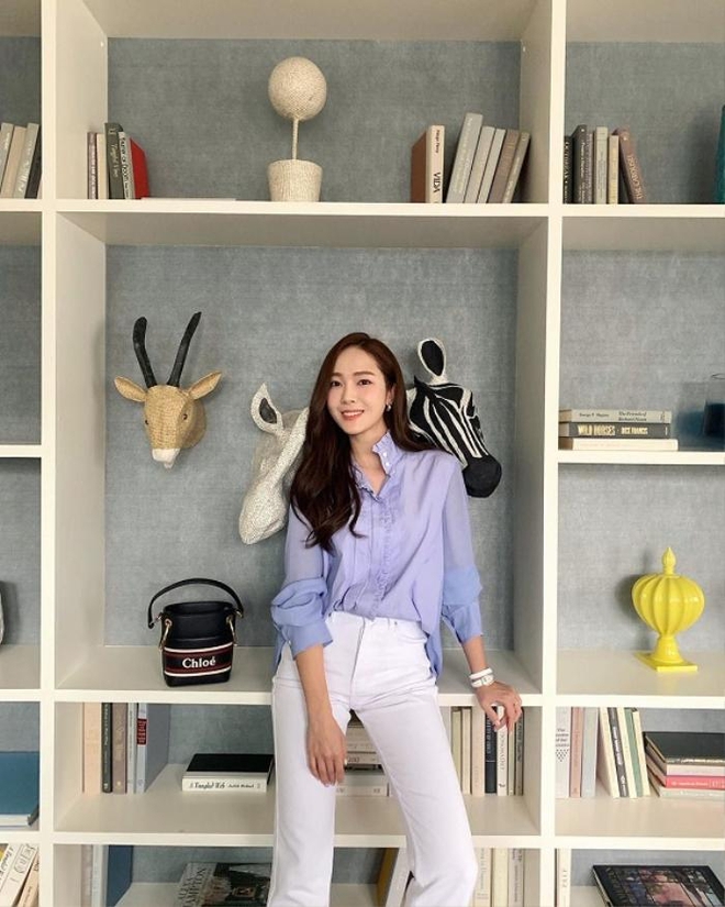 Jessica Jung 35 tuổi vẫn rất điệu dù diện style công sở, nàng "bánh bèo" cùng gu phải "đu theo" ngay!- Ảnh 14. Jessica Jung 35 tuổi vẫn rất điệu dù diện style công sở, nàng "bánh bèo" cùng gu phải "đu theo" ngay!- Ảnh 14.