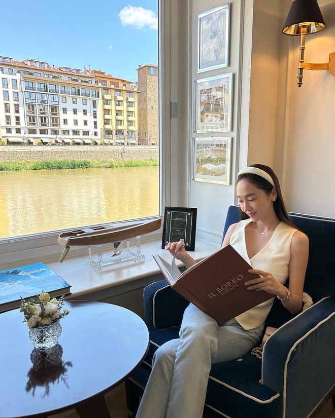 Jessica Jung 35 tuổi vẫn rất điệu dù diện style công sở, nàng "bánh bèo" cùng gu phải "đu theo" ngay!- Ảnh 4. Jessica Jung 35 tuổi vẫn rất điệu dù diện style công sở, nàng "bánh bèo" cùng gu phải "đu theo" ngay!- Ảnh 4.