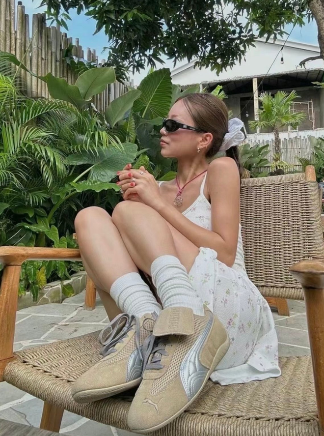 Làm mới giày Rosé, đưa Jennie, Baekhyun về tuổi thơ: Local brand Y2K gây chú ý với 2 màn collab chấn động 1 năm- Ảnh 19.