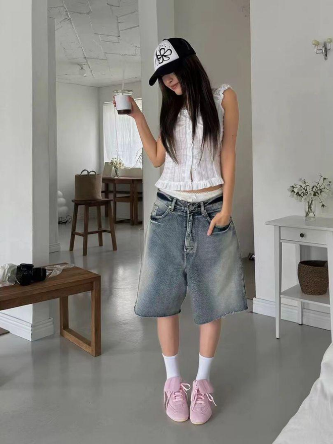 Làm mới giày Rosé, đưa Jennie, Baekhyun về tuổi thơ: Local brand Y2K gây chú ý với 2 màn collab chấn động 1 năm- Ảnh 20.