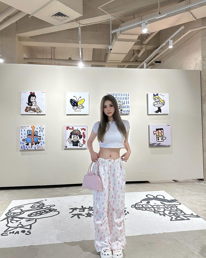 Làm mới giày Rosé, đưa Jennie, Baekhyun về tuổi thơ: Local brand Y2K gây chú ý với 2 màn collab chấn động 1 năm- Ảnh 31.