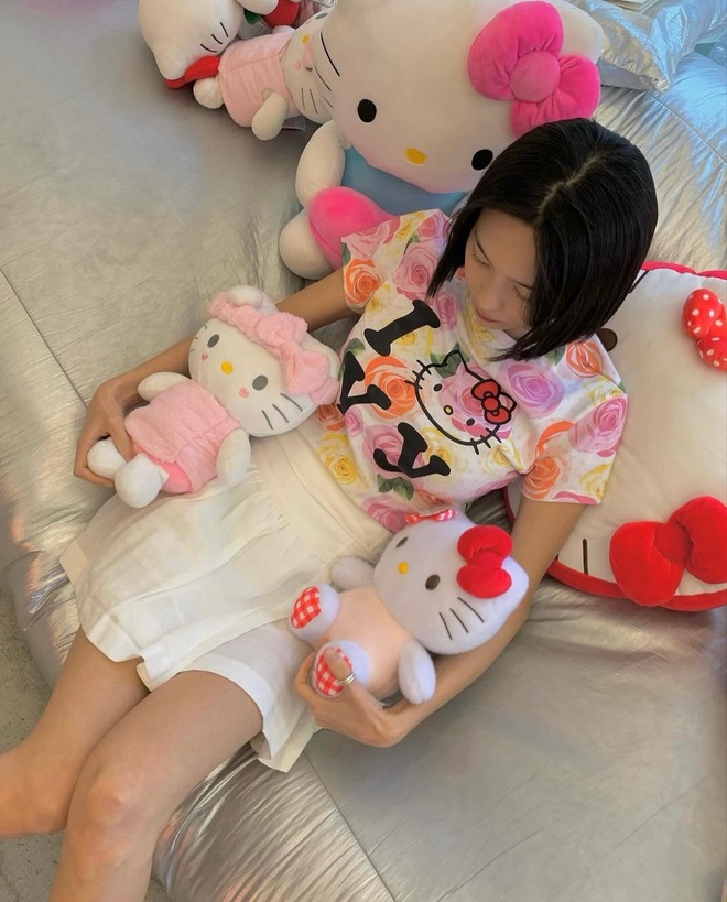 Làm mới giày Rosé, đưa Jennie, Baekhyun về tuổi thơ: Local brand Y2K gây chú ý với 2 màn collab chấn động 1 năm- Ảnh 34.