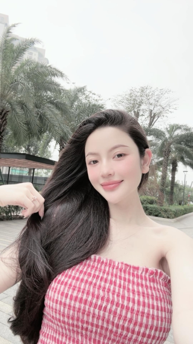 Tưởng là "thánh thẩm mỹ" nhưng Chu Thanh Huyền chỉ trung thành với 1 phương pháp để xinh hơn- Ảnh 2. Tưởng là "thánh thẩm mỹ" nhưng Chu Thanh Huyền chỉ trung thành với 1 phương pháp để xinh hơn- Ảnh 2.