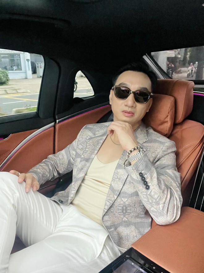 Bất ngờ với cơ bụng ở tuổi U45 của một "anh tài" show Anh Trai Vượt Ngàn Chông Gai- Ảnh 8.