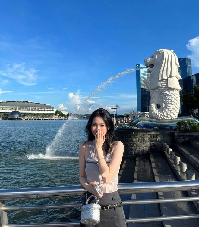 2,1 triệu người xem gái xinh mặc đồ mẹ mua, toàn item đời cổ nhưng dân mạng phản ứng bất ngờ- Ảnh 9.