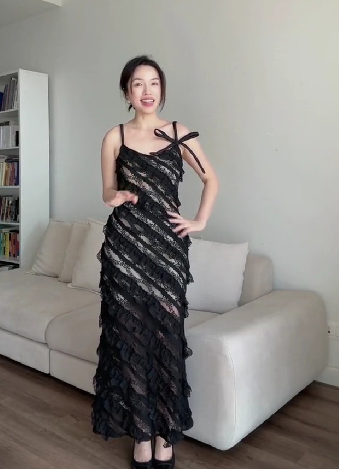 Muốn mua váy hè mà không biết bắt đầu từ đâu: Xem ngay series thử đồ local brand của Hà Trúc- Ảnh 18.