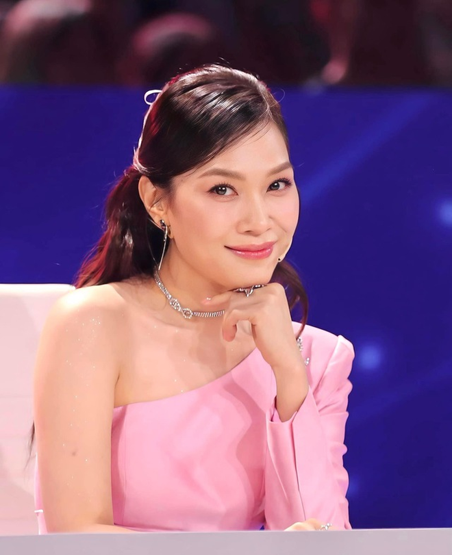 Hành trình visual của Mỹ Tâm: Những năm 2000 khá cháy, giờ lại "dịu kha"- Ảnh 13. Hành trình visual của Mỹ Tâm: Những năm 2000 khá cháy, giờ lại "dịu kha"- Ảnh 13.
