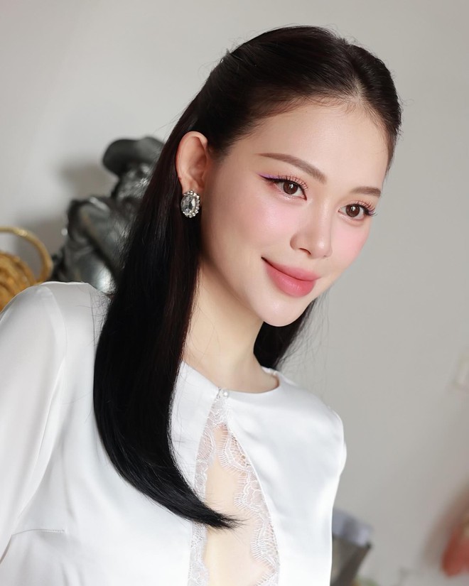 Gương mặt Linh Rin có điểm gì đó hơi khác- Ảnh 7. Gương mặt Linh Rin có điểm gì đó hơi khác- Ảnh 7.