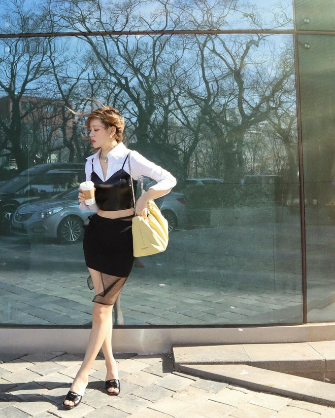 Quanh hè diện croptop, gái Hàn chỉ bạn list áo siêu xinh, phối đủ kiểu không chán- Ảnh 16. Quanh hè diện croptop, gái Hàn chỉ bạn list áo siêu xinh, phối đủ kiểu không chán- Ảnh 16.