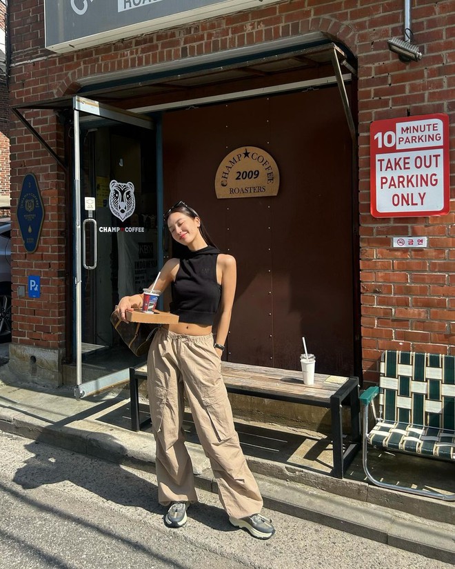 Quanh hè diện croptop, gái Hàn chỉ bạn list áo siêu xinh, phối đủ kiểu không chán- Ảnh 36. Quanh hè diện croptop, gái Hàn chỉ bạn list áo siêu xinh, phối đủ kiểu không chán- Ảnh 36.