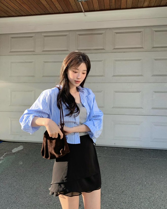 Quanh hè diện croptop, gái Hàn chỉ bạn list áo siêu xinh, phối đủ kiểu không chán- Ảnh 15. Quanh hè diện croptop, gái Hàn chỉ bạn list áo siêu xinh, phối đủ kiểu không chán- Ảnh 15.