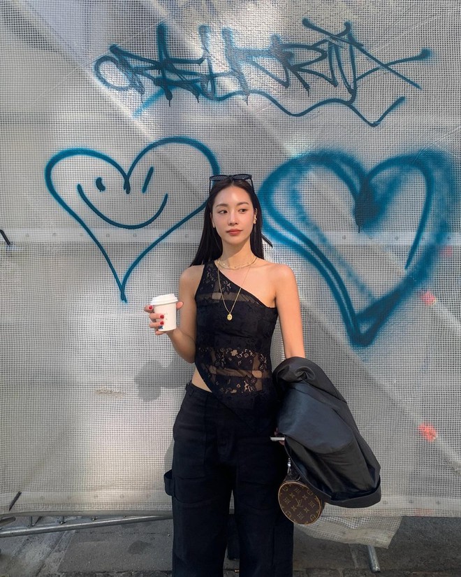 Quanh hè diện croptop, gái Hàn chỉ bạn list áo siêu xinh, phối đủ kiểu không chán- Ảnh 21. Quanh hè diện croptop, gái Hàn chỉ bạn list áo siêu xinh, phối đủ kiểu không chán- Ảnh 21.