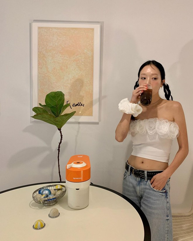 Quanh hè diện croptop, gái Hàn chỉ bạn list áo siêu xinh, phối đủ kiểu không chán- Ảnh 32. Quanh hè diện croptop, gái Hàn chỉ bạn list áo siêu xinh, phối đủ kiểu không chán- Ảnh 32.