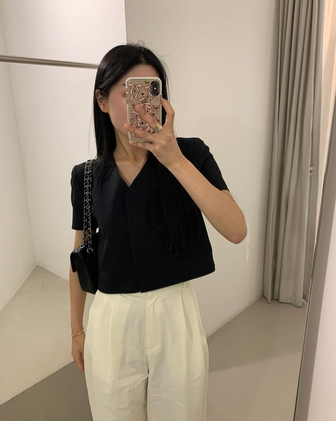 Quanh hè diện croptop, gái Hàn chỉ bạn list áo siêu xinh, phối đủ kiểu không chán- Ảnh 18. Quanh hè diện croptop, gái Hàn chỉ bạn list áo siêu xinh, phối đủ kiểu không chán- Ảnh 18.