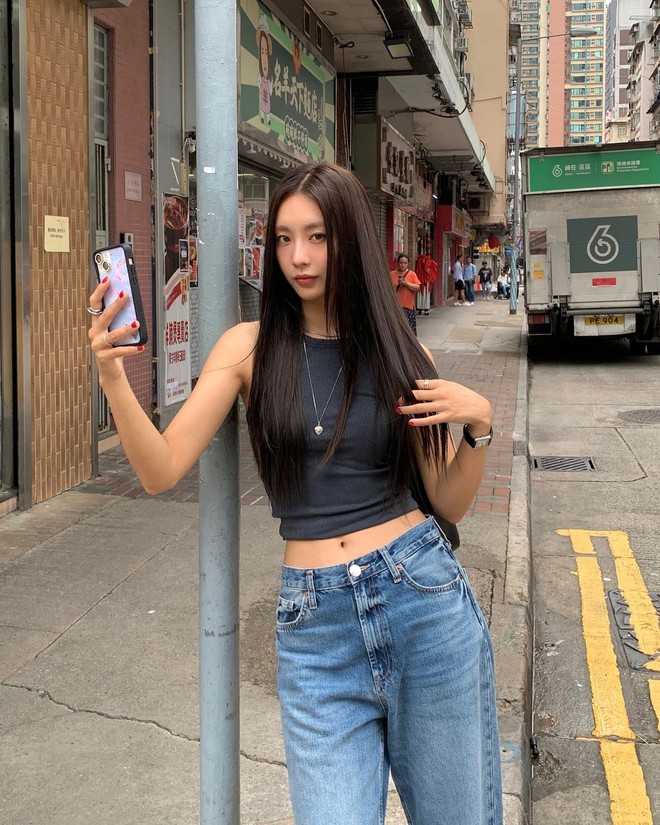 Quanh hè diện croptop, gái Hàn chỉ bạn list áo siêu xinh, phối đủ kiểu không chán- Ảnh 8. Quanh hè diện croptop, gái Hàn chỉ bạn list áo siêu xinh, phối đủ kiểu không chán- Ảnh 8.