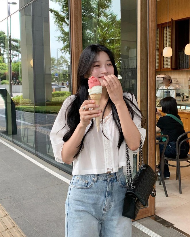 Quanh hè diện croptop, gái Hàn chỉ bạn list áo siêu xinh, phối đủ kiểu không chán- Ảnh 17. Quanh hè diện croptop, gái Hàn chỉ bạn list áo siêu xinh, phối đủ kiểu không chán- Ảnh 17.