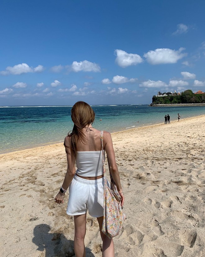 Quanh hè diện croptop, gái Hàn chỉ bạn list áo siêu xinh, phối đủ kiểu không chán- Ảnh 33. Quanh hè diện croptop, gái Hàn chỉ bạn list áo siêu xinh, phối đủ kiểu không chán- Ảnh 33.