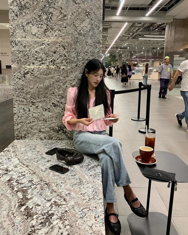 Quanh hè diện croptop, gái Hàn chỉ bạn list áo siêu xinh, phối đủ kiểu không chán- Ảnh 20. Quanh hè diện croptop, gái Hàn chỉ bạn list áo siêu xinh, phối đủ kiểu không chán- Ảnh 20.