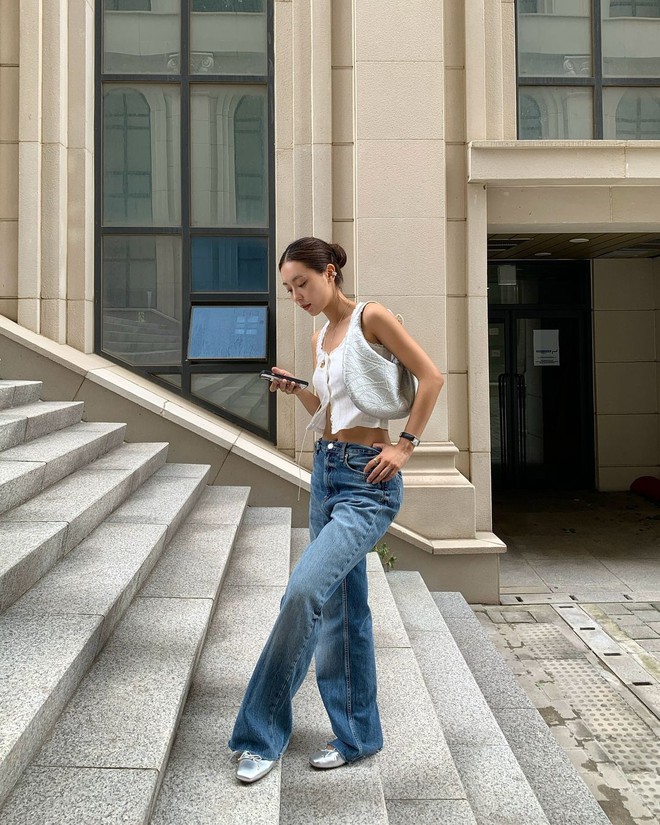 Quanh hè diện croptop, gái Hàn chỉ bạn list áo siêu xinh, phối đủ kiểu không chán- Ảnh 23. Quanh hè diện croptop, gái Hàn chỉ bạn list áo siêu xinh, phối đủ kiểu không chán- Ảnh 23.