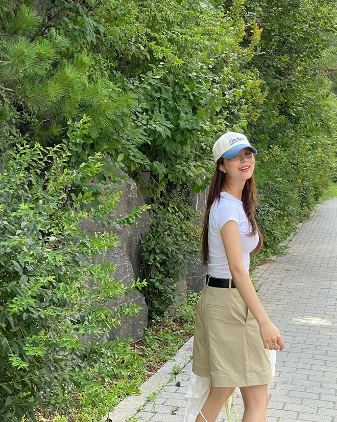 Quanh hè diện croptop, gái Hàn chỉ bạn list áo siêu xinh, phối đủ kiểu không chán- Ảnh 5. Quanh hè diện croptop, gái Hàn chỉ bạn list áo siêu xinh, phối đủ kiểu không chán- Ảnh 5.