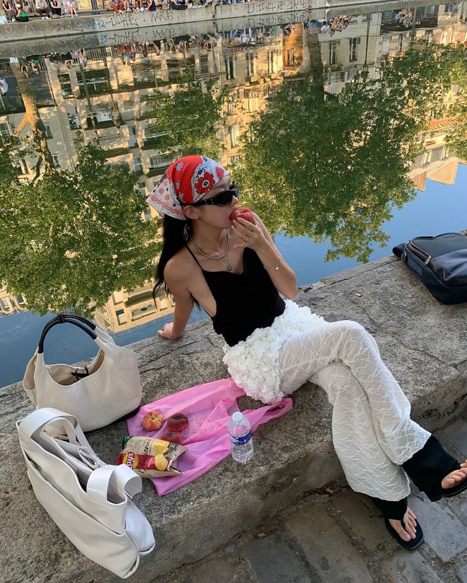 Quanh hè diện croptop, gái Hàn chỉ bạn list áo siêu xinh, phối đủ kiểu không chán- Ảnh 22. Quanh hè diện croptop, gái Hàn chỉ bạn list áo siêu xinh, phối đủ kiểu không chán- Ảnh 22.