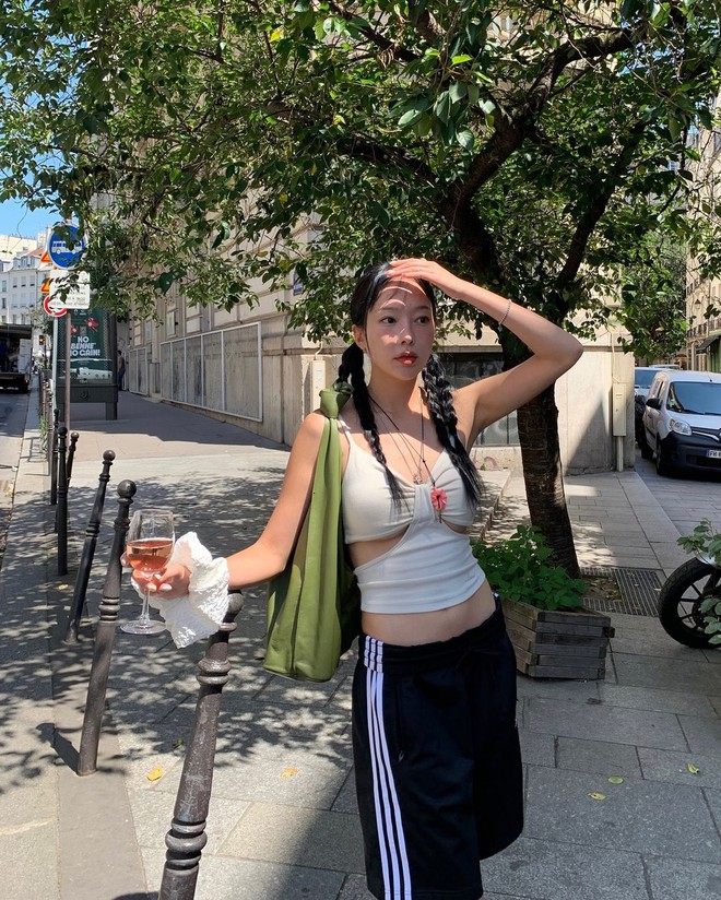 Quanh hè diện croptop, gái Hàn chỉ bạn list áo siêu xinh, phối đủ kiểu không chán- Ảnh 24. Quanh hè diện croptop, gái Hàn chỉ bạn list áo siêu xinh, phối đủ kiểu không chán- Ảnh 24.