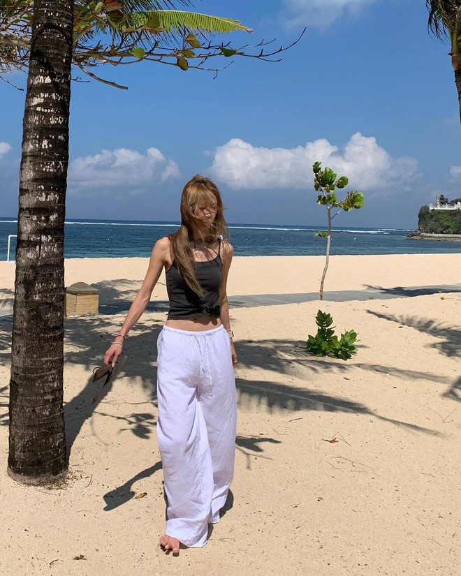 Quanh hè diện croptop, gái Hàn chỉ bạn list áo siêu xinh, phối đủ kiểu không chán- Ảnh 10. Quanh hè diện croptop, gái Hàn chỉ bạn list áo siêu xinh, phối đủ kiểu không chán- Ảnh 10.