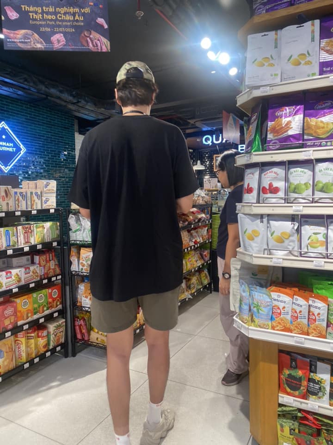 2 trung tâm thương mại ở TP.HCM mà Lee Kwang Soo ghé tới: Nơi đồ sộ nhất Q.2, nơi đắt đỏ nhất nhì Q.1- Ảnh 2. 2 trung tâm thương mại ở TP.HCM mà Lee Kwang Soo ghé tới: Nơi đồ sộ nhất Q.2, nơi đắt đỏ nhất nhì Q.1- Ảnh 2.