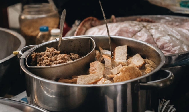 Hàng xôi nhiều tai tiếng bậc nhất Hà thành: Từng bán 2 tỷ/tháng, chủ quán dính tin đồn "vỡ nợ"?- Ảnh 2. Hàng xôi nhiều tai tiếng bậc nhất Hà thành: Từng bán 2 tỷ/tháng, chủ quán dính tin đồn "vỡ nợ"?- Ảnh 2.