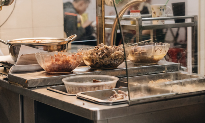 Hàng xôi nhiều tai tiếng bậc nhất Hà thành: Từng bán 2 tỷ/tháng, chủ quán dính tin đồn "vỡ nợ"?- Ảnh 5. Hàng xôi nhiều tai tiếng bậc nhất Hà thành: Từng bán 2 tỷ/tháng, chủ quán dính tin đồn "vỡ nợ"?- Ảnh 5.