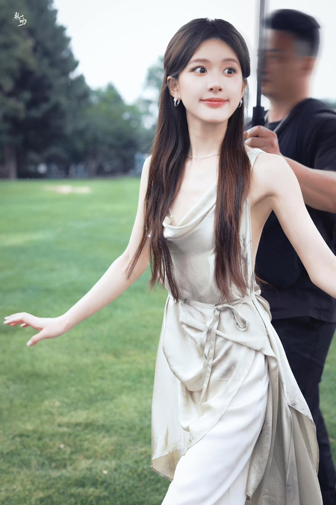 Gương mặt Triệu Lộ Tư có gì đó hơi sai- Ảnh 6. Gương mặt Triệu Lộ Tư có gì đó hơi sai- Ảnh 6.