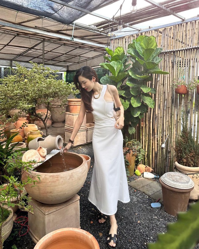 Nữ blogger Việt có những set đồ "được lòng" chị em công sở: Nữ tính, tôn dáng mà không nhàm chán chút nào!- Ảnh 4. Nữ blogger Việt có những set đồ "được lòng" chị em công sở: Nữ tính, tôn dáng mà không nhàm chán chút nào!- Ảnh 4.