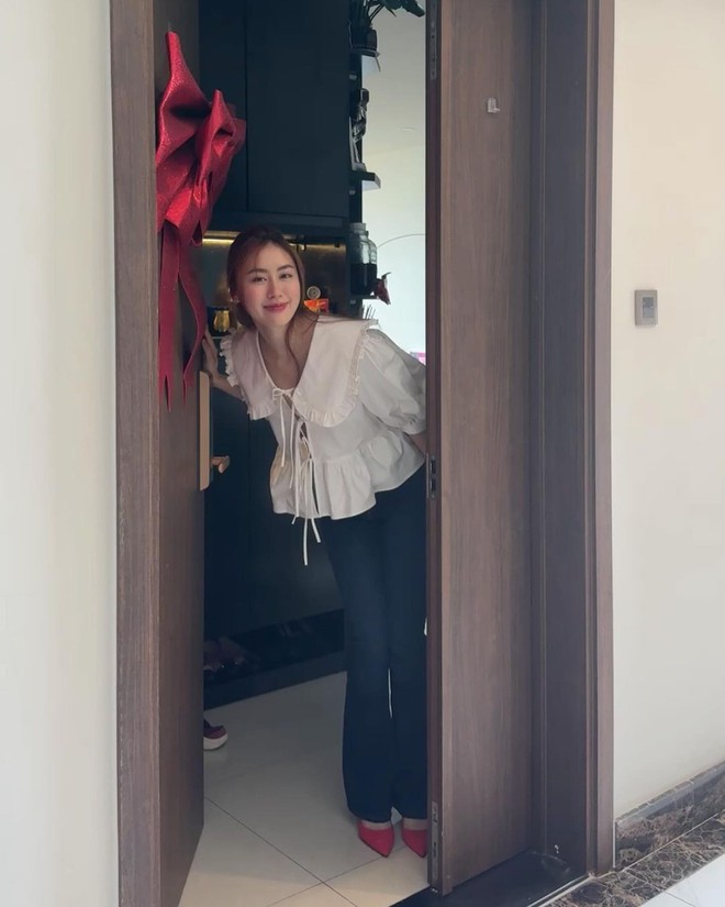 Nữ blogger Việt có những set đồ "được lòng" chị em công sở: Nữ tính, tôn dáng mà không nhàm chán chút nào!- Ảnh 9. Nữ blogger Việt có những set đồ "được lòng" chị em công sở: Nữ tính, tôn dáng mà không nhàm chán chút nào!- Ảnh 9.